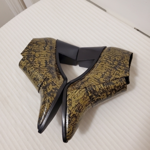 NWOB Tibi Billie Lizard Embossed Leather Ankle Booties Size 36, Unique, Sharp - Picture 3 of 14